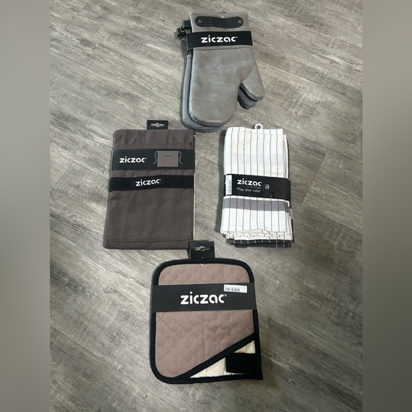 Ziczac Kitchen Set - Gray Brown & White NWT
